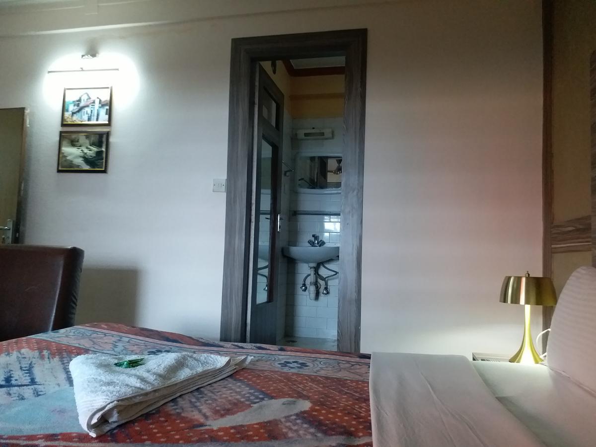 Hotel Marigold Pokhara Kültér fotó