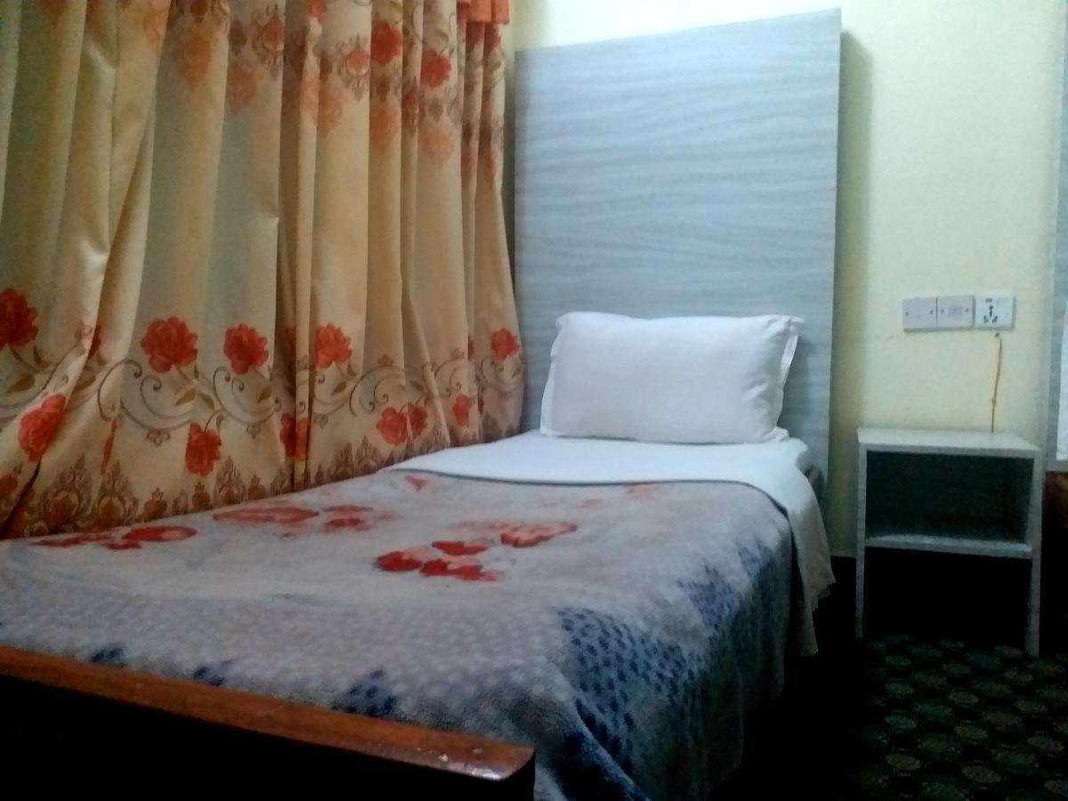 Hotel Marigold Pokhara Kültér fotó